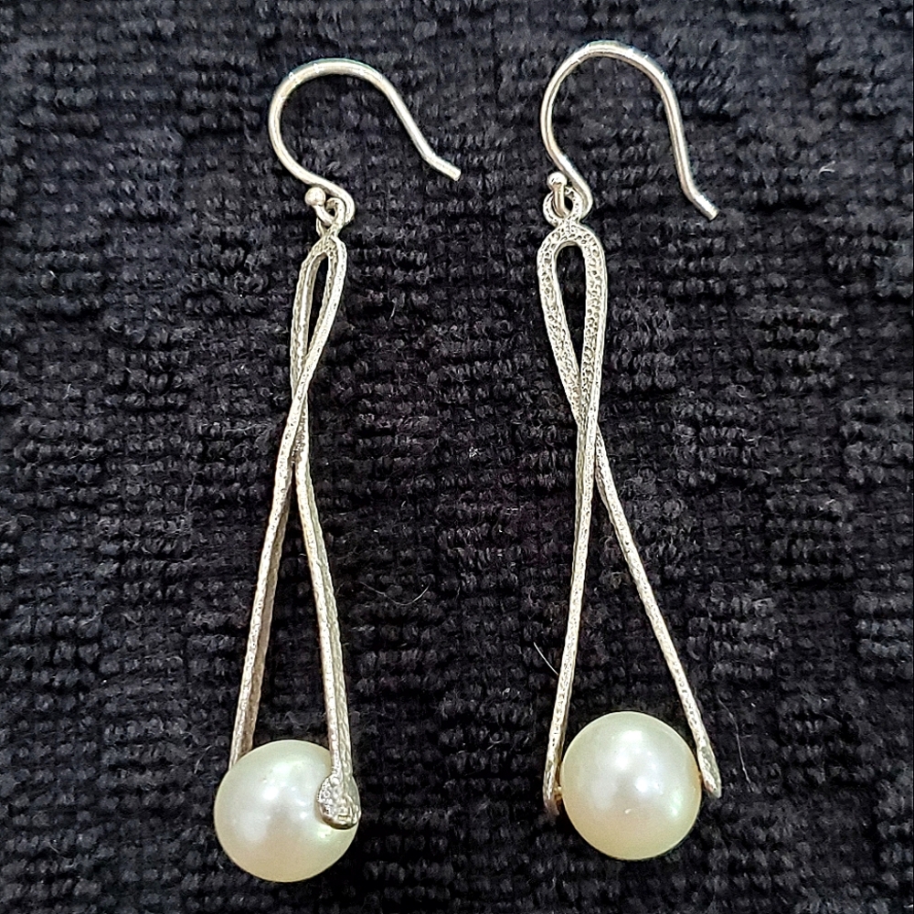SILPADA 925 Sterling Silver Pearl Diver Hammered Texture Dangle Earrings W2285